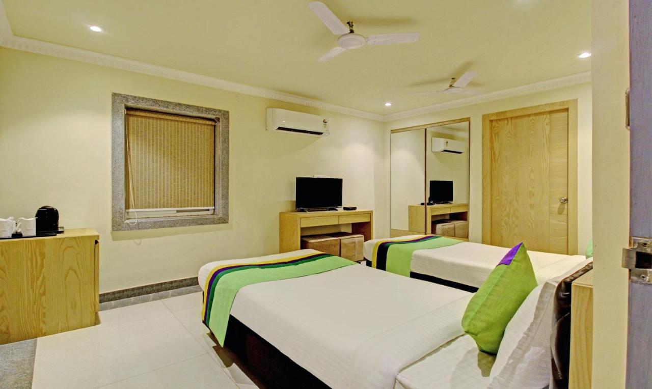 Treebo Asl Prime, Near Ballygunge Railway Station Колката Екстериор снимка